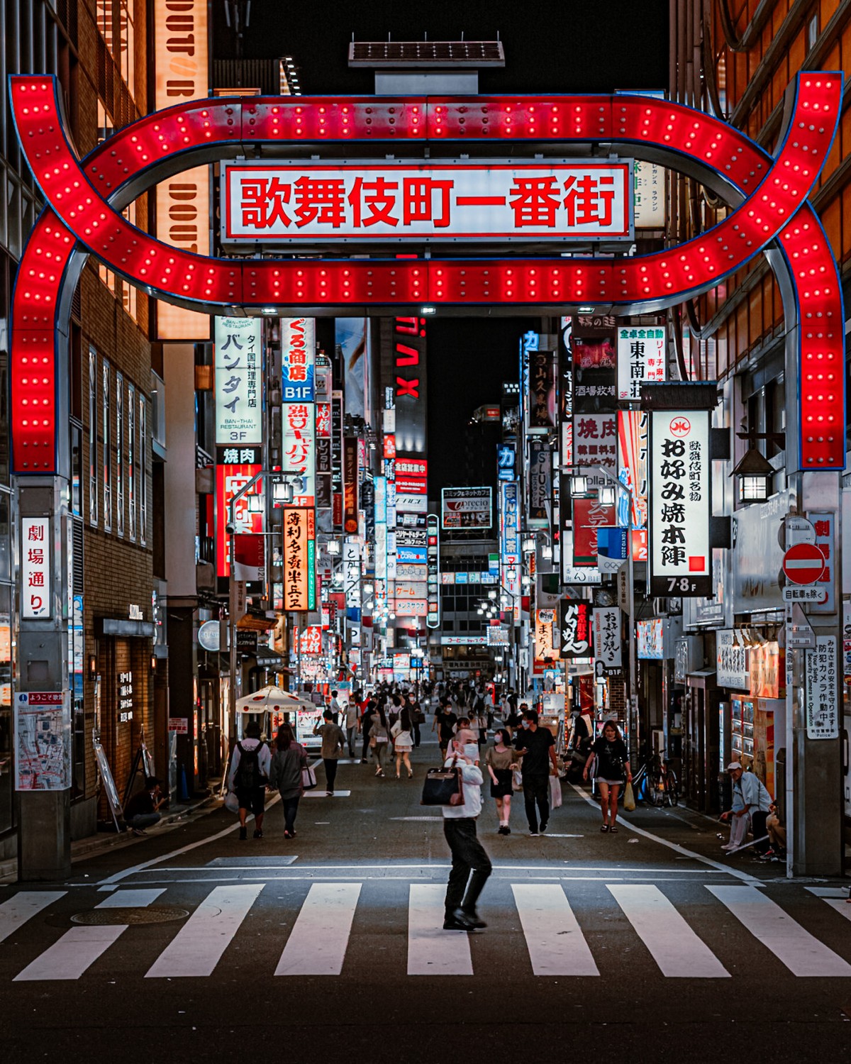 На улицах Токио города, Казуя, фотосъемку, Токио, Японский, площади, своими, аудиторией, делится, Instagram, языке, английском, ведёт, Юноша, Москвой, можно, размеру, сопоставить, интересными, плотность