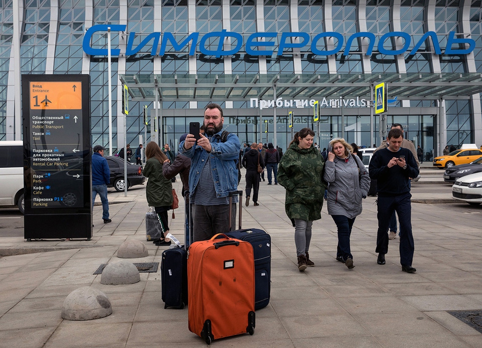 Аэропорт симферополь рейсы. Аэропорт Симферополь. Терминал Симферополь. Аэропорт Симферополь выход.