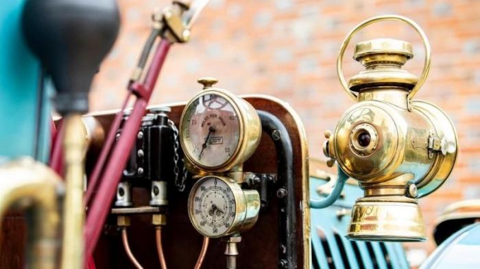 Один из первых автомобилей, выставлен на аукцион Один из первых автомобилей, выставлен на аукцион