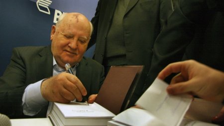 Горбачев изгнан, могилы брошены, а теперь - травля? Разин призвал Россию "одуматься".....