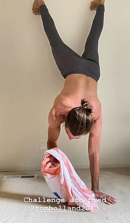 25 способов провести изоляцию по примеру зарубежных звезд: арт-терапия Кэти Холмс, эксперимент Джима Керри и другие 25 способов провести изоляцию по примеру зарубежных звезд: арт-терапия Кэти Холмс, эксперимент Джима Керри и другие Звезды,Новости о звездах