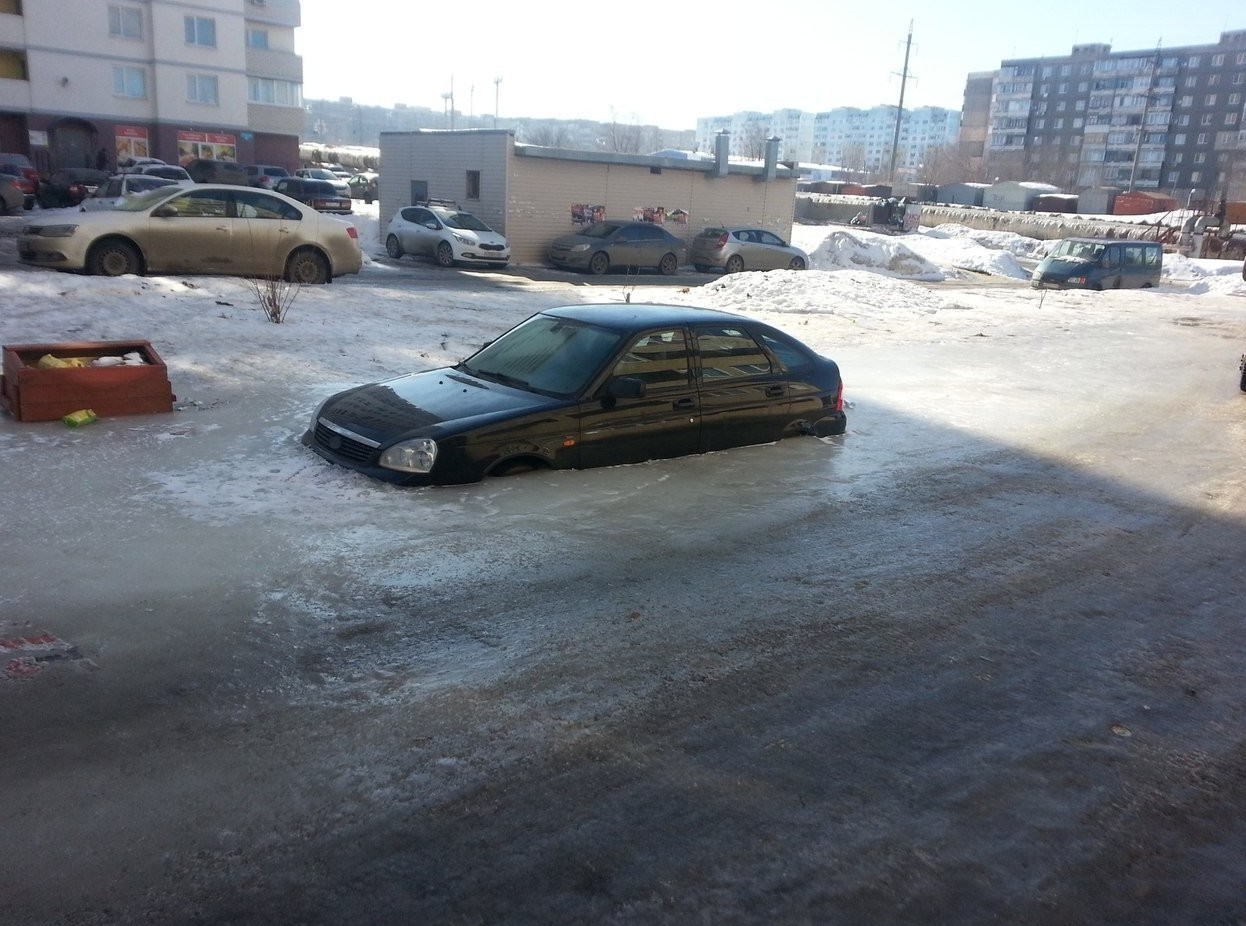 Весной из под снега появляются первые подснежники весна, дороги, россия