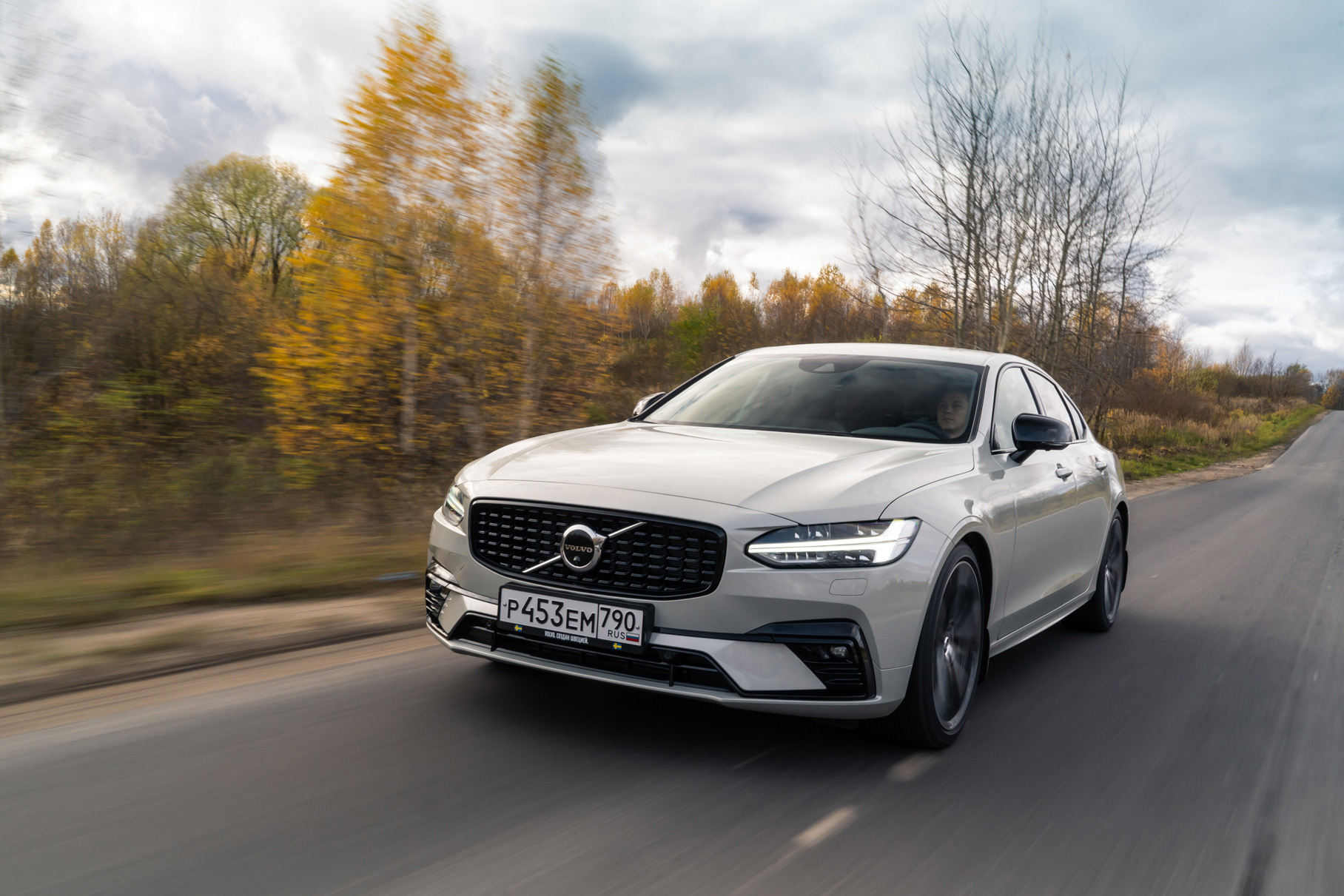 Кто обновился лучше? Тест бизнес седанов Mercedes-Benz и Volvo