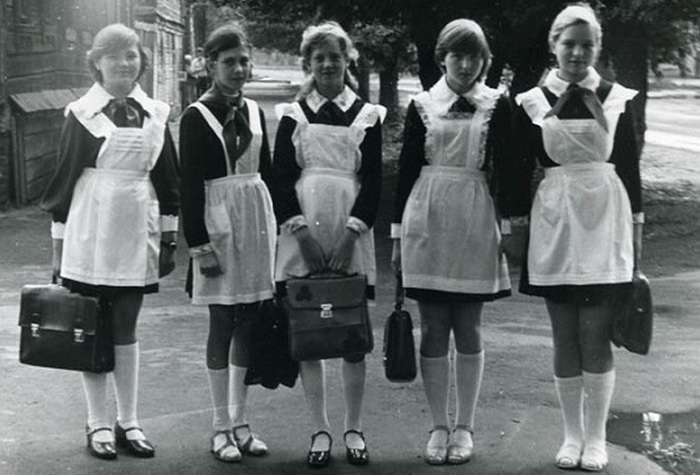 Советские школьницы.