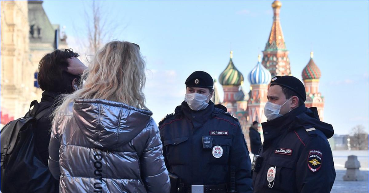 Коронавирус: в Москве пошли первые жертвы очередей в метро