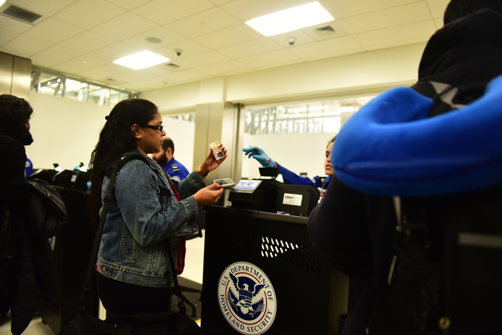 Хочешь американскую визу? Расскажи о себе всё геополитика