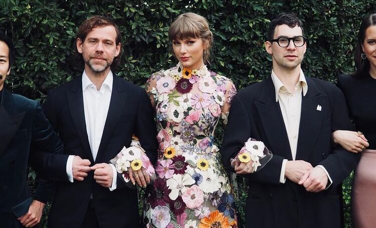 Тейлор Свифт, Бейонсе, Дуа Липа, Гарри Стайлс, Билли Айлиш, BTS и другие на церемонии "Грэмми-2021"