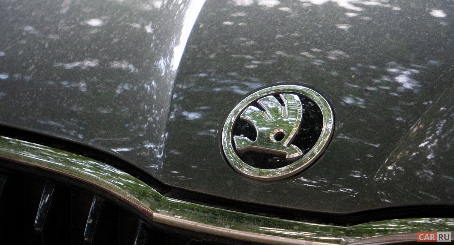 Самоделка слишком выделялась в общем потоке: Чтобы рассмотреть, пришлось ее догнать