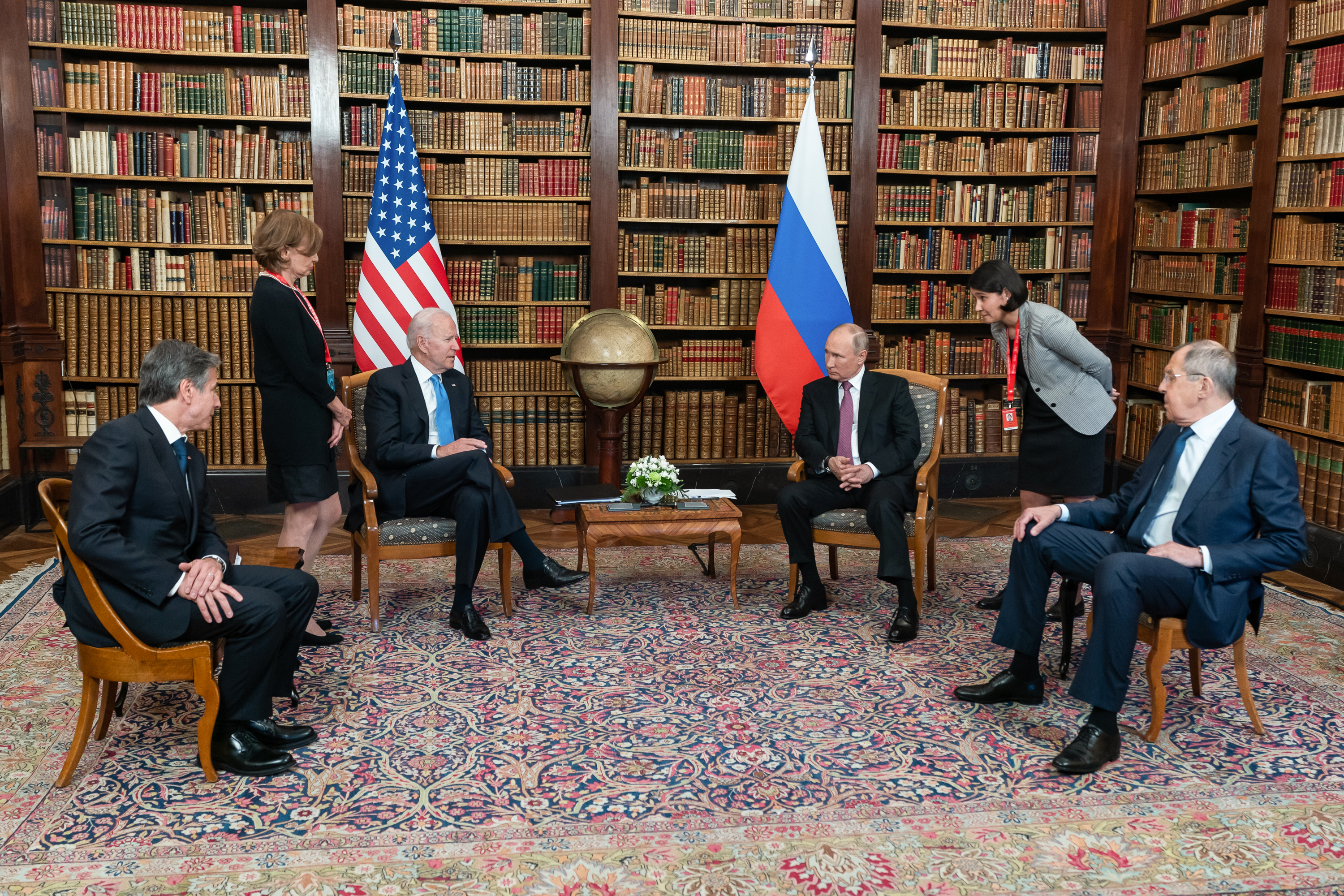 Переговоры с байденом. Встреча Владимира Путина и Джо Байдена в Женеве. Саммит Россия США В Женеве 2021.