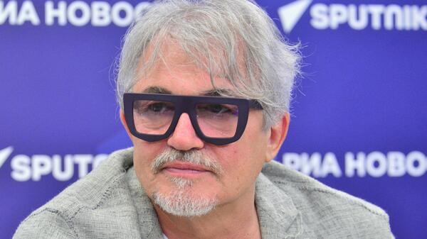 Дибров решил продать свою знаменитую виллу — больше не может там жить - похожая новость на Toplenta