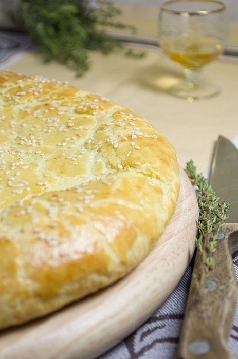 Лепёшка из творожного теста с сыром - рецепт приготовления