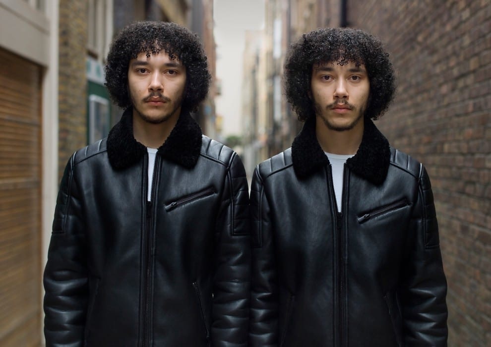 Британский фотограф создал проект, в котором показал, что каждый из близнецов всё же уникален 