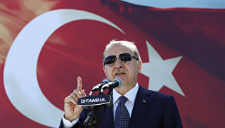 Президент Турции Реджеп Тайип Эрдоган выступает с речью в Стамбуле. Архивное фото