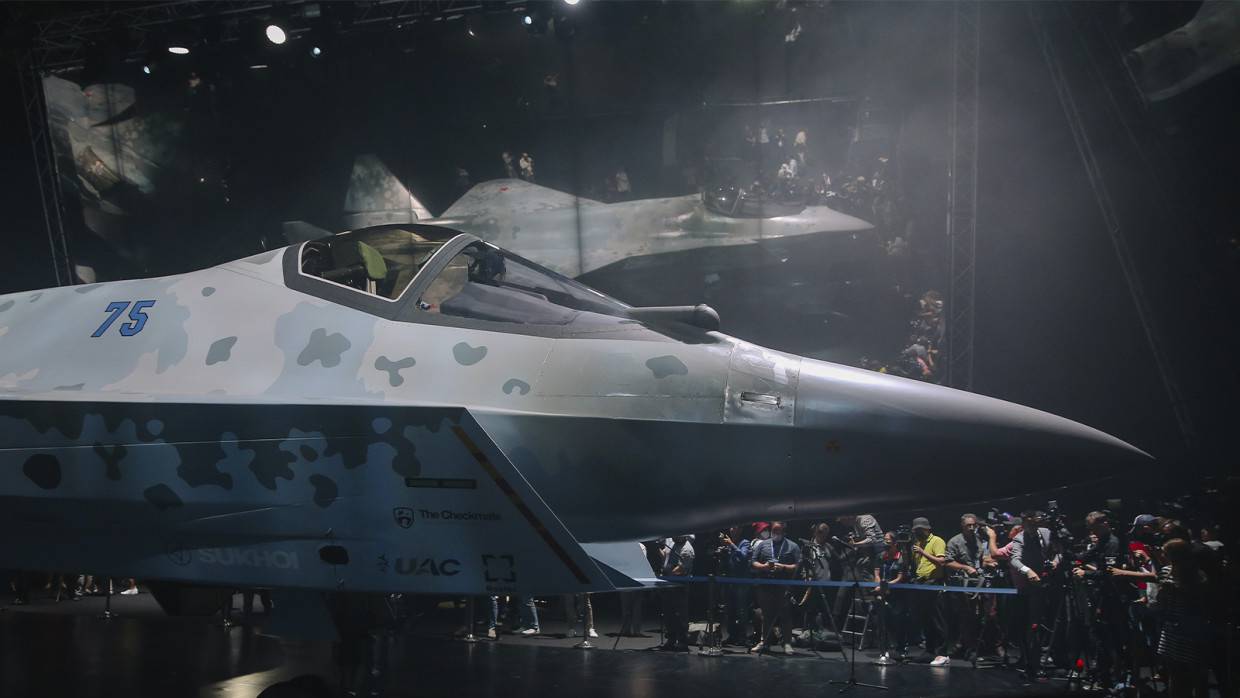 Мантуров анонсировал презентацию истребителя Checkmate на авиасалоне в Дубае