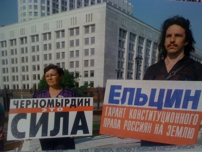 Дали денех - стоим, плакатами и транспорантами размахиваем 70е, 80е, 90е, олдскул