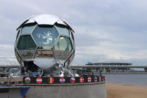 Журналистам показали "космический мяч", откуда идет трансляция матчей Евро-2020