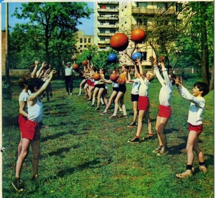 Урок физкультуры в одной из московских школ. Урок физкультуры в одной из московских школ.