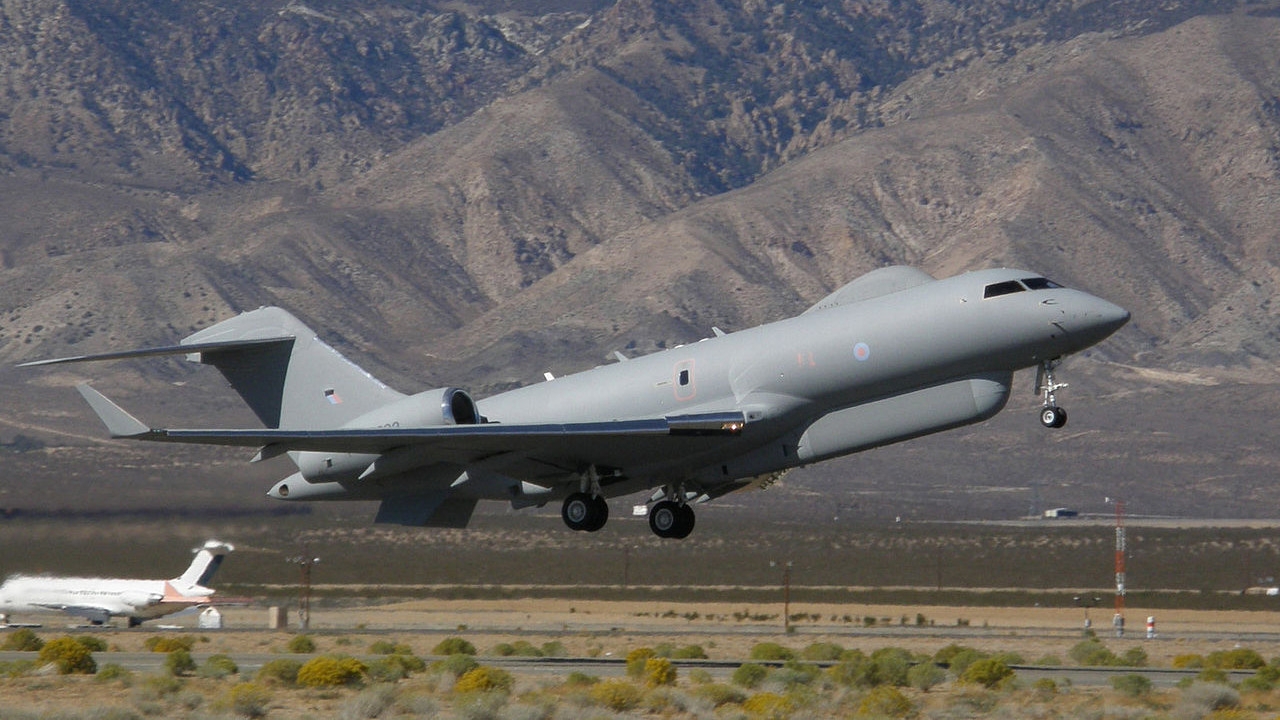 Самолет разведчик крым. Saab j35. Lockheed c-5m super Galaxy. Сааб 35 Дракен. Lockheed Martin c-5 Galaxy.