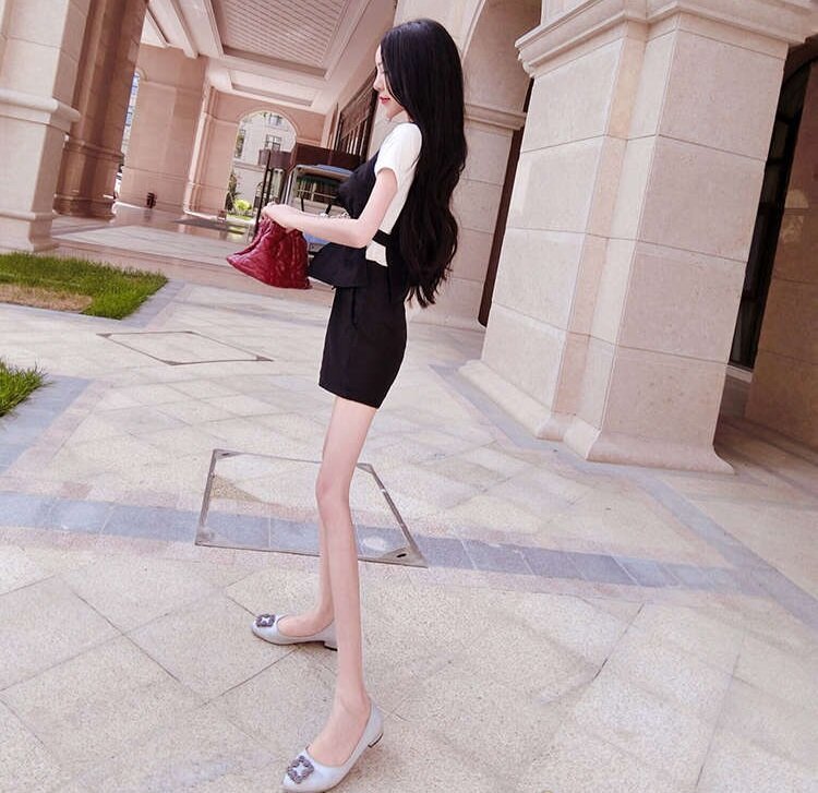 Все для того, чтобы выглядеть «совершенством» - 20-килограммовая китаянка питается только медом и пыльцой Все для того, чтобы выглядеть «совершенством» - 20-килограммовая китаянка питается только медом и пыльцой Женщины