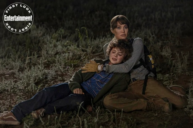 Анджелина Джоли борется с лесными пожарами в новом фильме: первые кадры Кино,Кино