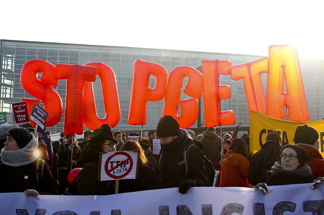 Фото. Протесты во Франции против CETA © ELYXANDRO CEGARRA | GLOBALLOOKPRESS.COM