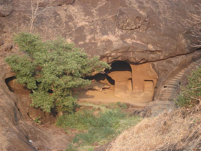 Случайно найденная необычная пещера
