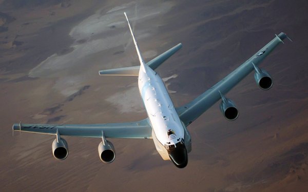 Воздушная разведка НАТО ищет бреши в обороне западных границ России