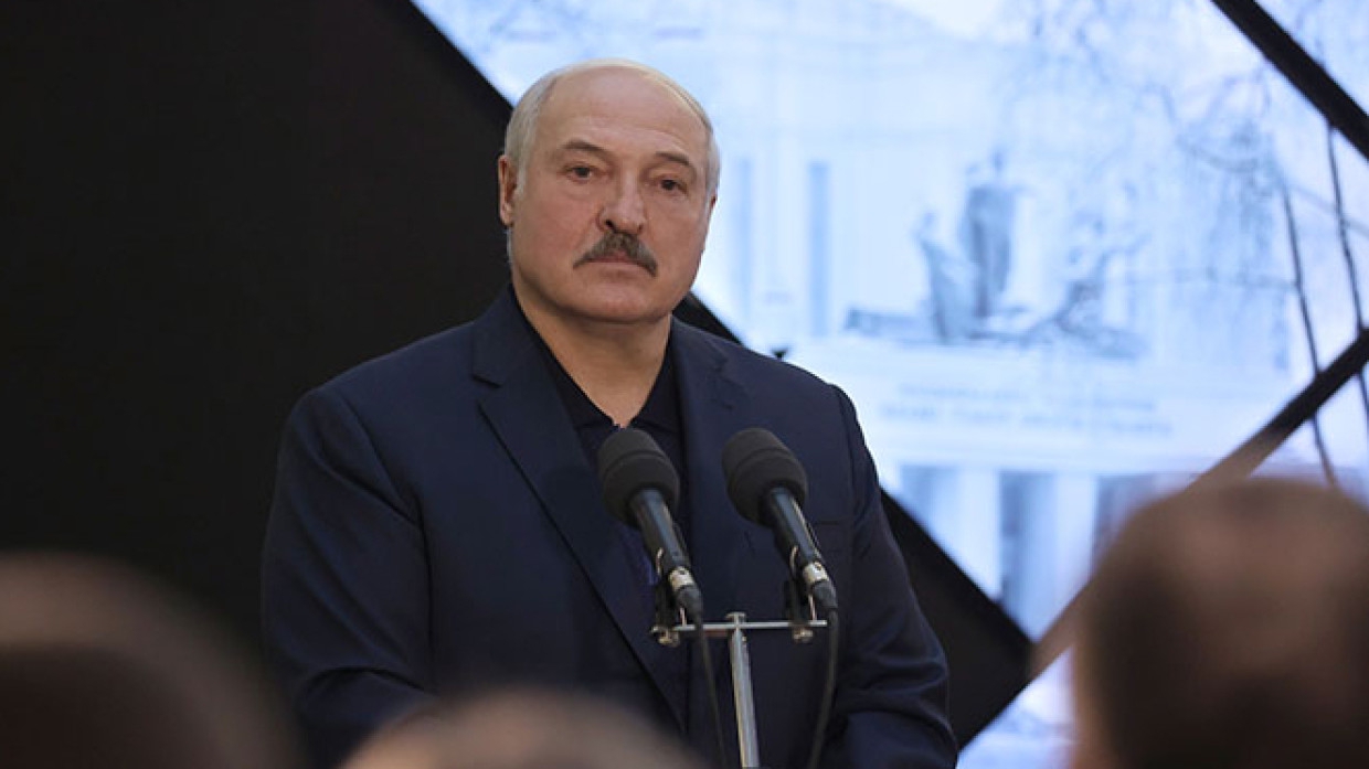 Лукашенко заявил о необходимости приравнять стандарты для госслужащих к военным