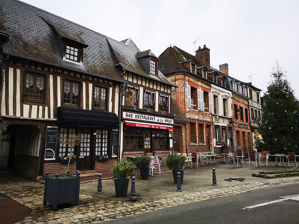 Лион-ла-Форе  – деревня, где охотились герцоги виза