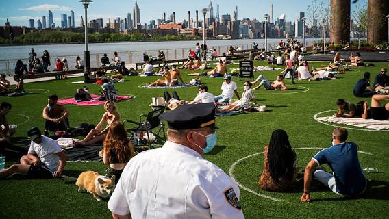 В штате Нью-Йорк отменили большую часть оставшихся коронавирусных ограничений