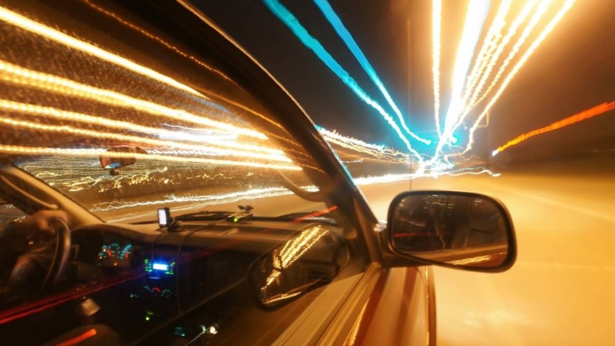 Автоэксперт Горбачев напомнил о правилах включения дальнего света при езде ночью