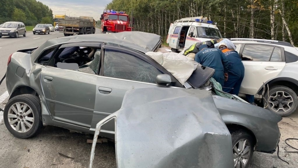 Один человек погиб и двое получили ранения в массовом ДТП на трассе под Новосибирском
