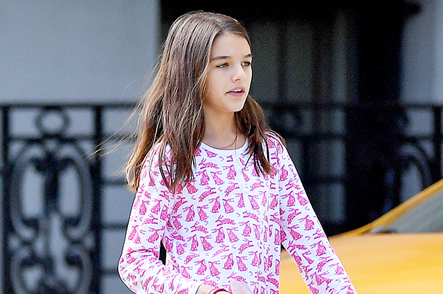 Сури Круз на прогулке с собакой в Нью-Йорке: новые фото