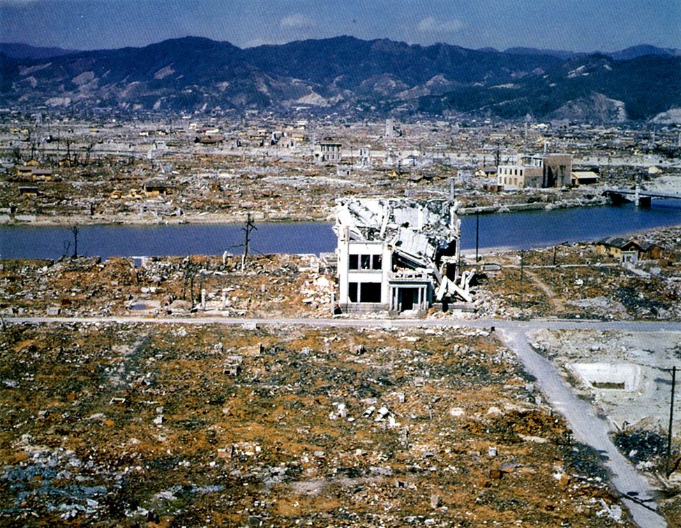 Они пережили атомные бомбы в Хиросиме и Нагасаки: три женских портрета caption, Рэйко, KAREN, иллюстрацииLEE, Нагасаки, хибакуся, только, STOWImage, Томоко, говорит, Тэруко, продолжает, взрыва, Эмико, Хиросиме, рассказывает, ядерного, чтобы, радиации, оружия