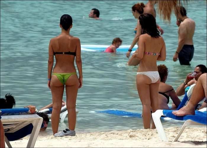 Симпатичные девушки загорают Симпатичные девушки загорают позитив