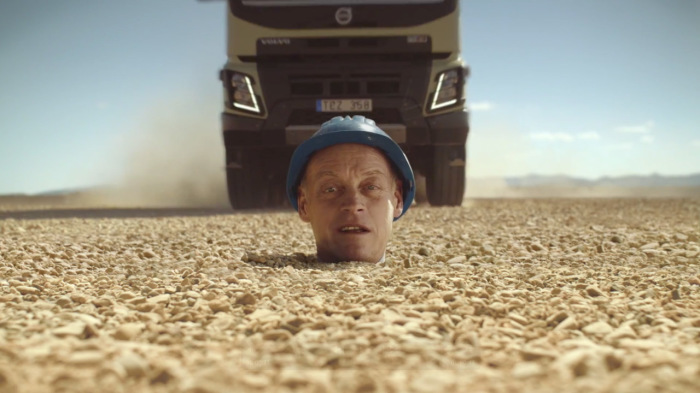 Креативная реклама Volvo, которая «рвала» интернет и собирала миллионы просмотров Volvo,марки и модели,реклама