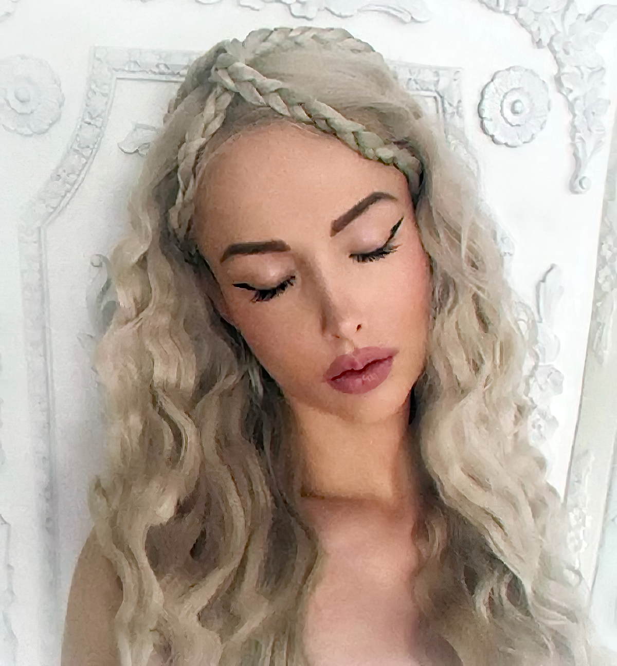 Девушка-Барби вышла из образа, и все обомлели от ее природной красоты Девушка-Барби вышла из образа, и все обомлели от ее природной красоты