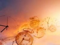 Ученые рассказали, почему время движется вперед и может ли оно закончиться