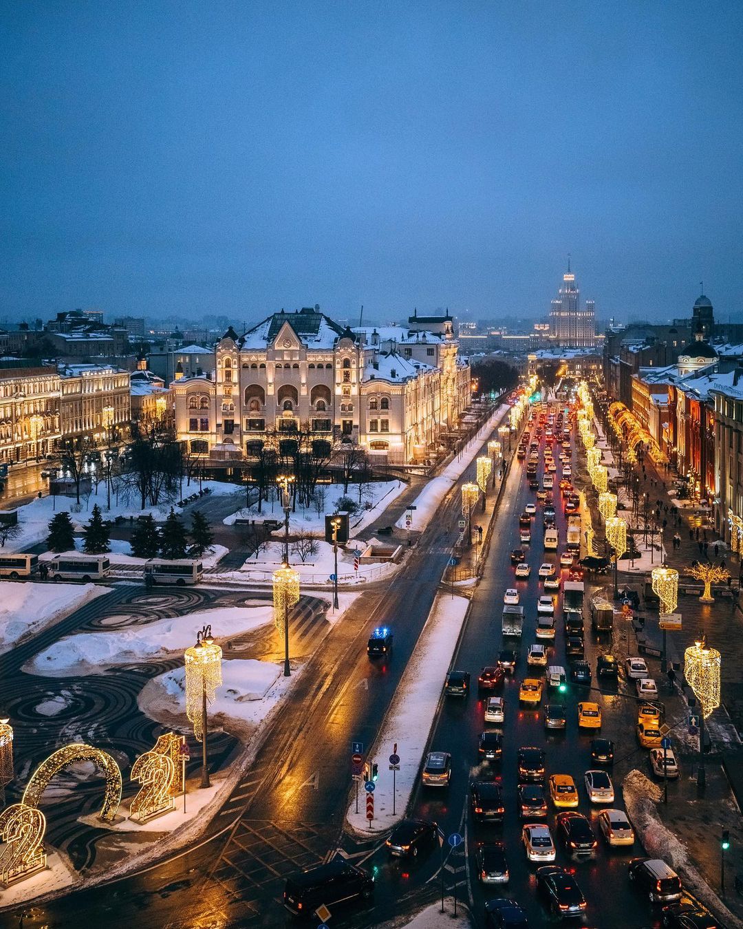 Москва на снимках Ильи Воробьёва, влюблённого в свой город Воробьев, профессионально, купил, антикварной, лавке, Стамбула, Начинал, снимать, телефон, спустя, когда, увлечение, переросло, нечто, большее, заниматься, столом, фотографией, раскрыл, секрет