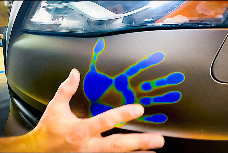 Посмотрите на Audi A4, которая меняет цвет от прикосновения