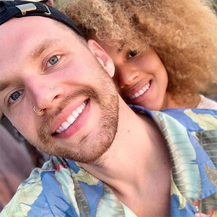 Инсайдеры подтвердили роман Матильды Шнуровой и бывшего участника шоу "Холостяк" Антона Криворотова Инсайдеры подтвердили роман Матильды Шнуровой и бывшего участника шоу "Холостяк" Антона Криворотова