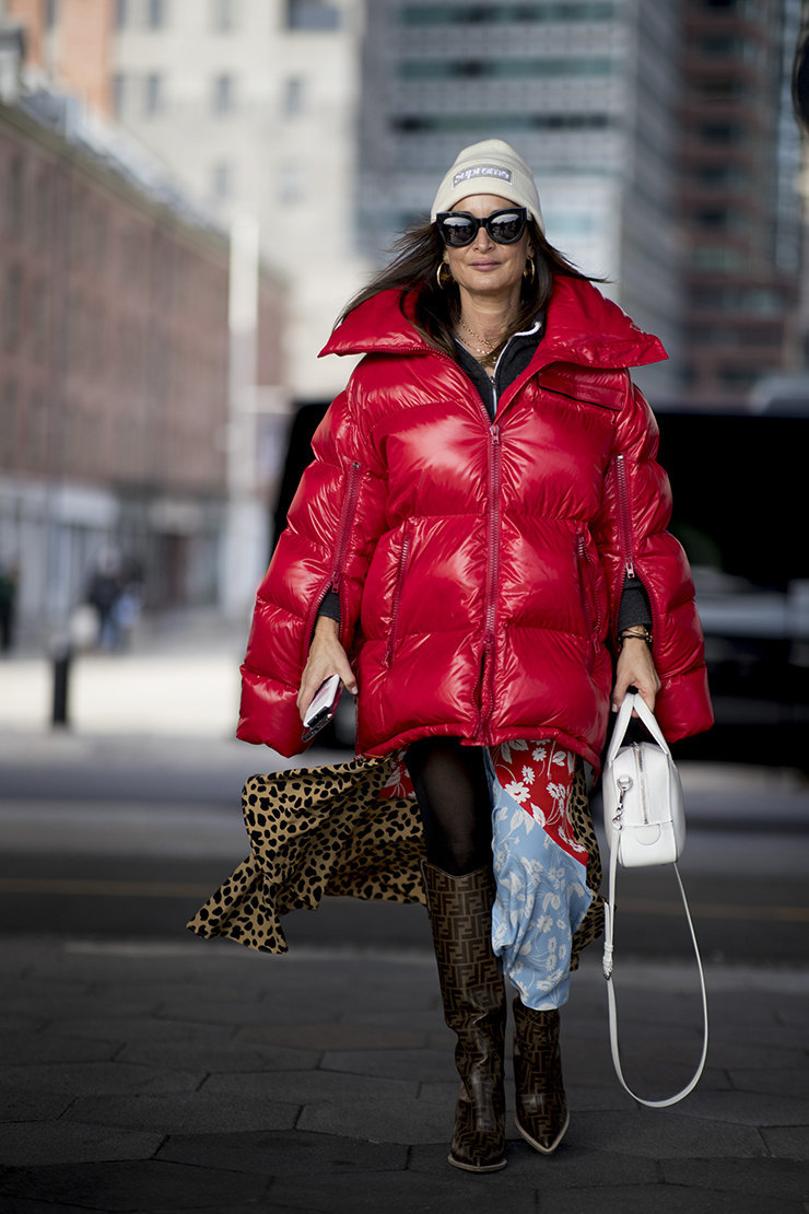 Юбка+пуховик: 15 примеров стильных сочетаний для зимы мода,мода и красота,модные образы,модные тенденции,одежда и аксессуары,пуховики,стиль,уличная мода,юбки