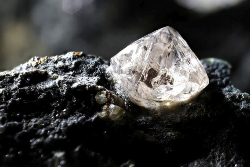 Слой алмазов толщиной 18 км выявили на Меркурии
