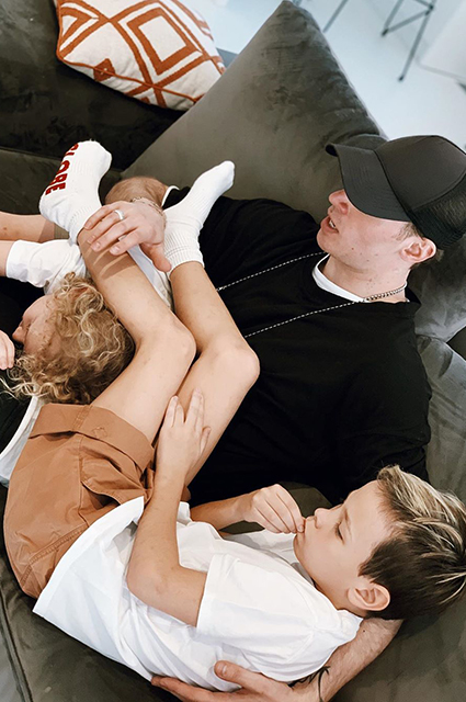 Бывшие супруги Айза Анохина и Гуф флиртуют в соцсетях: "У Лехи есть шанс?" Бывшие супруги Айза Анохина и Гуф флиртуют в соцсетях: "У Лехи есть шанс?" Звездные пары