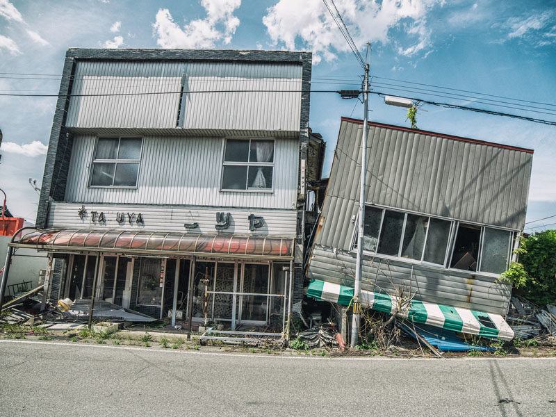 Фотограф пробрался в радиоактивный город-призрак в Фукусиме