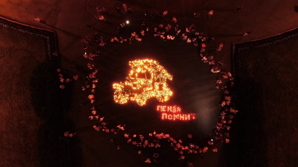 Легендарную БМ-13 «Катюша» из тысяч свечей выложили пензенцы в День памяти и скорби