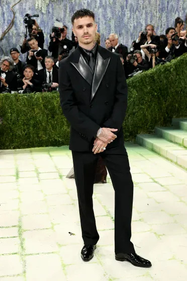 Ромео Бекхэм дебютировал на Met Gala Ромео, Burberry, Бекхэм, средний, девушка, ХантингтонУайтлиРомео, моделью, слухи, чтобы, который, Vogue, после, изданий, ходили, подписчиков, уверяет, Брентфорд, Бруклином, братом, сосредоточиться