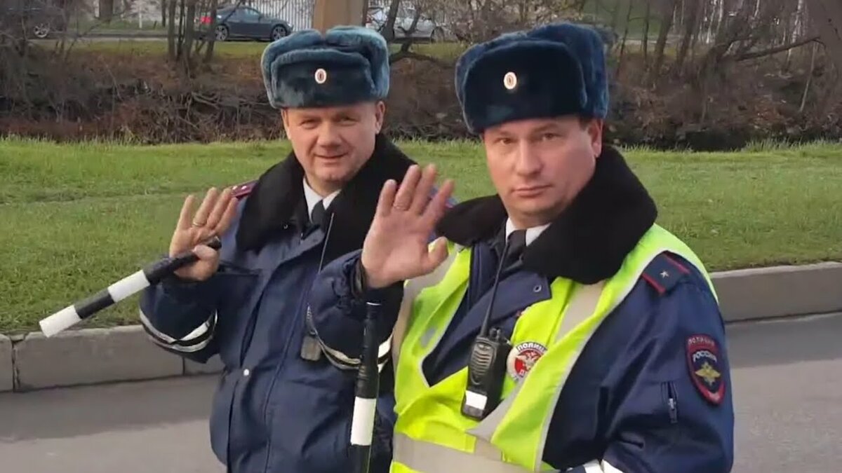 Увидел у соседа в гараже самоделку из пластиковой бутылки и хомута, и сделал себе такую же бутылку, номера, только, приспособу, крышку, несколько, Пожаловался, далее, вместе, монтируем, хомута, помощью, предметом, отверстийА, сквозных, острым, делаем, бутылки, поролонаСнимаем, кусок