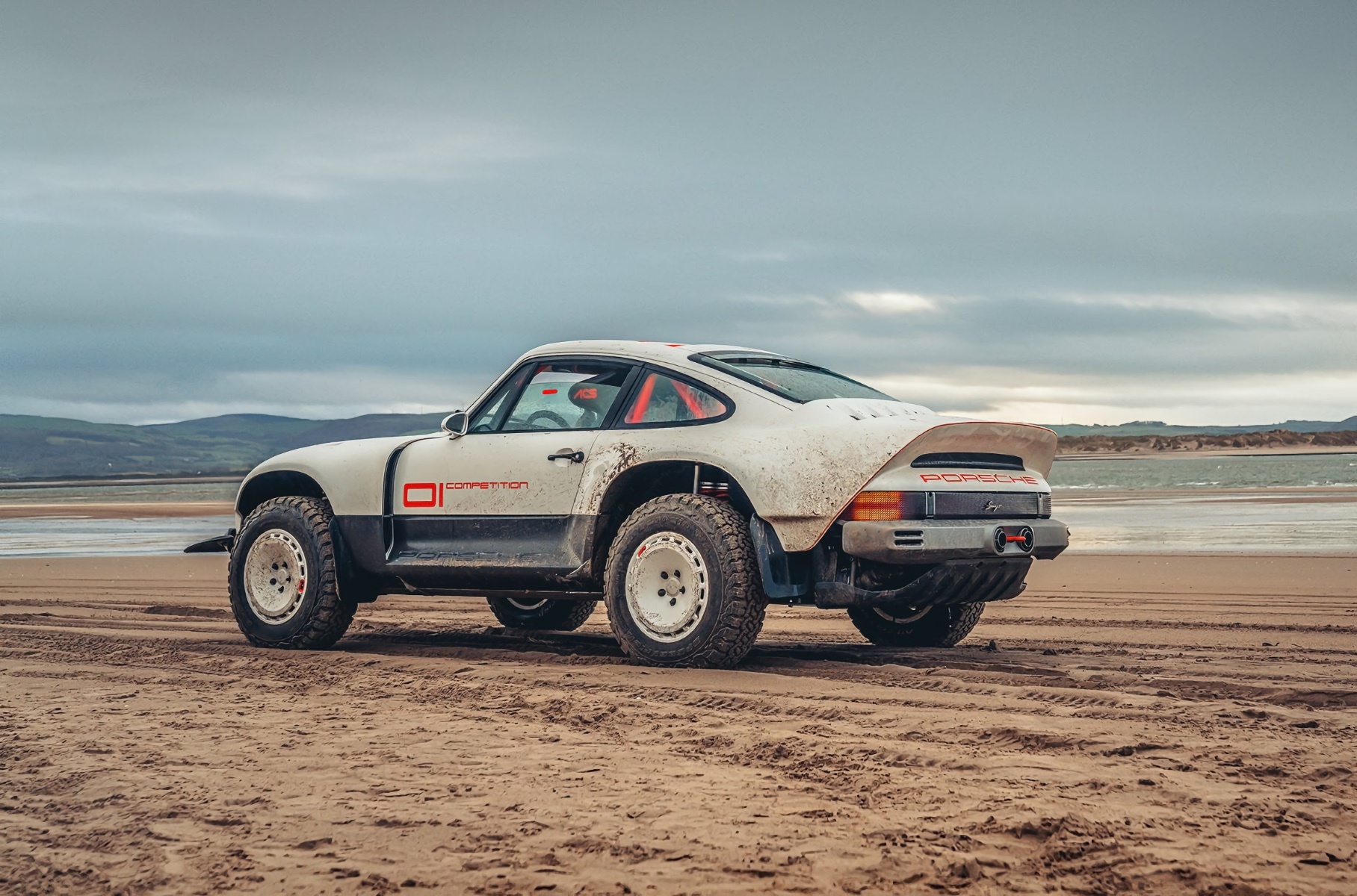 Porsche 911 превратили в экстремальный внедорожник Porsche 911 превратили в экстремальный внедорожник Новости