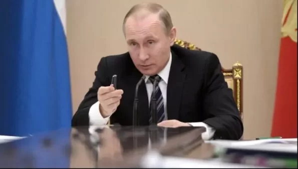Путин поручил допустить россиян из ЛДНР к соцвыплатам через "Госуслуги"...